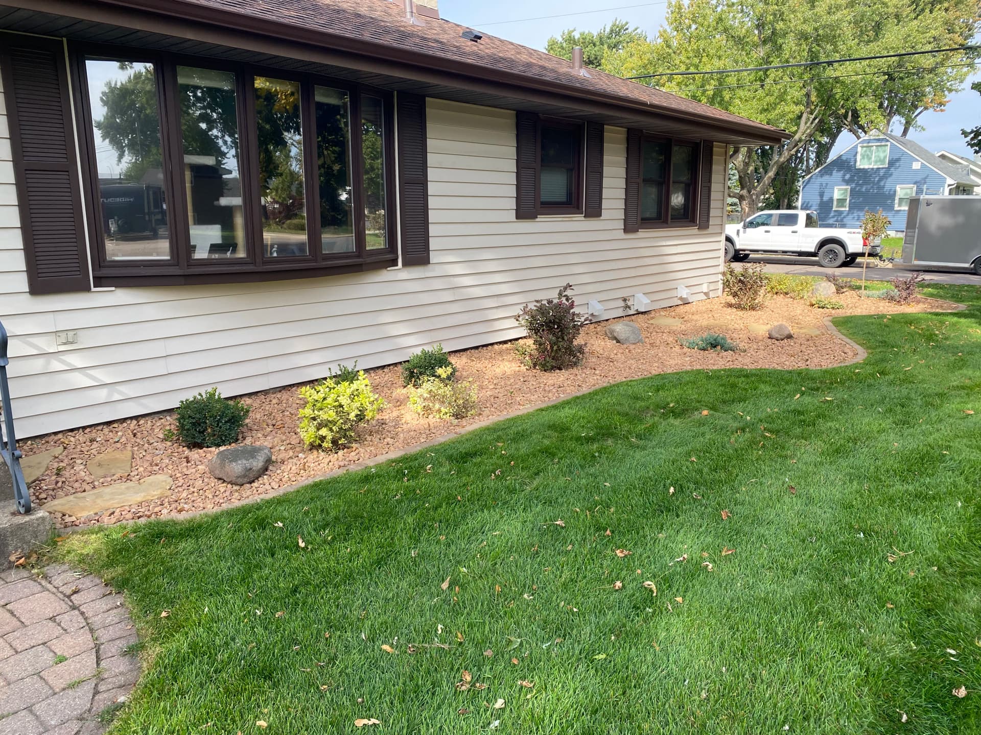 Gallery photos for Full Landscape Overhaul Turns a Weedy Mess Into Clean Curb Appeal: Image #4