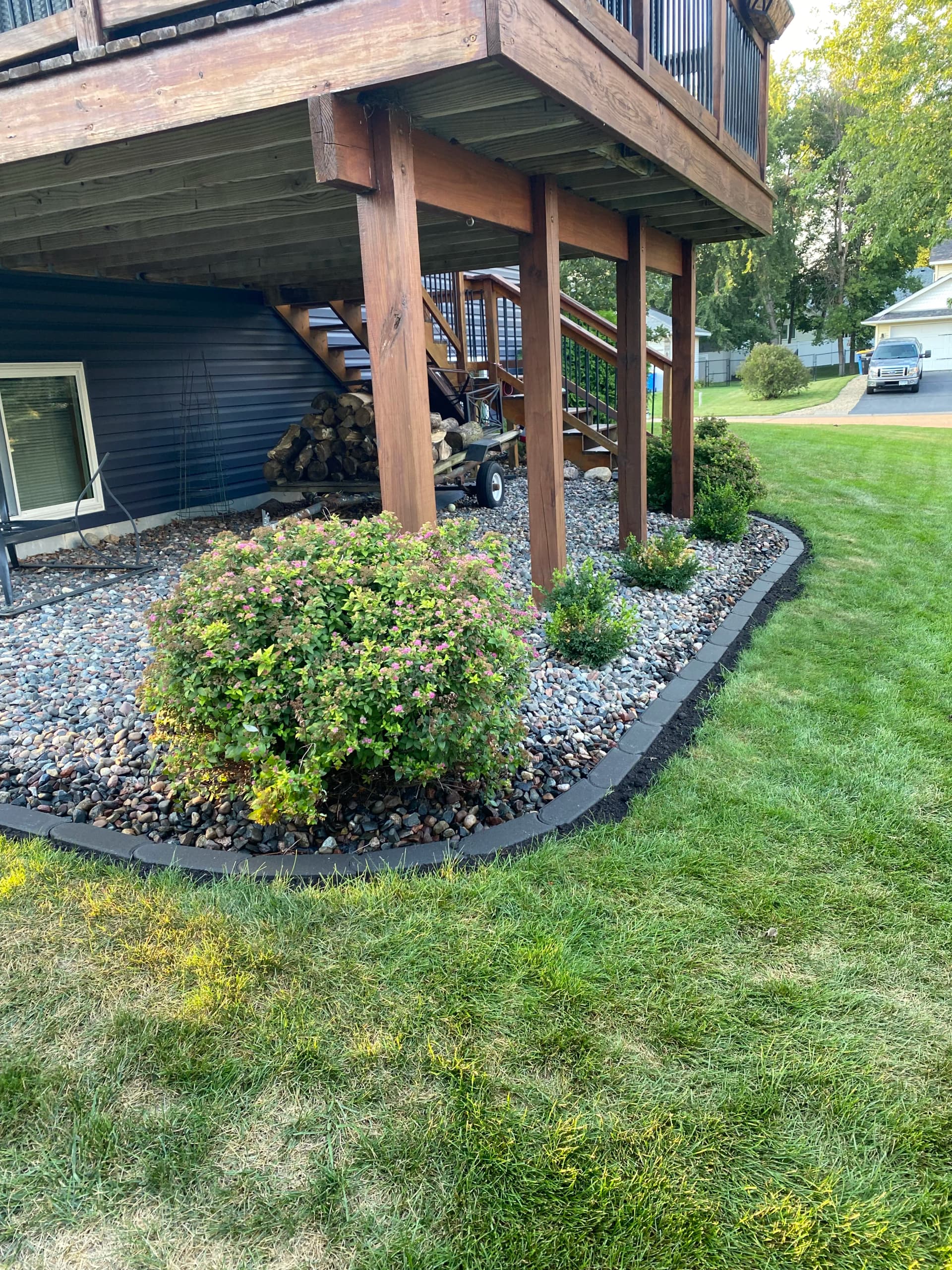 Gallery photos for Landscape Bed Edging Upgrade with Bullet Edgers: Image #1