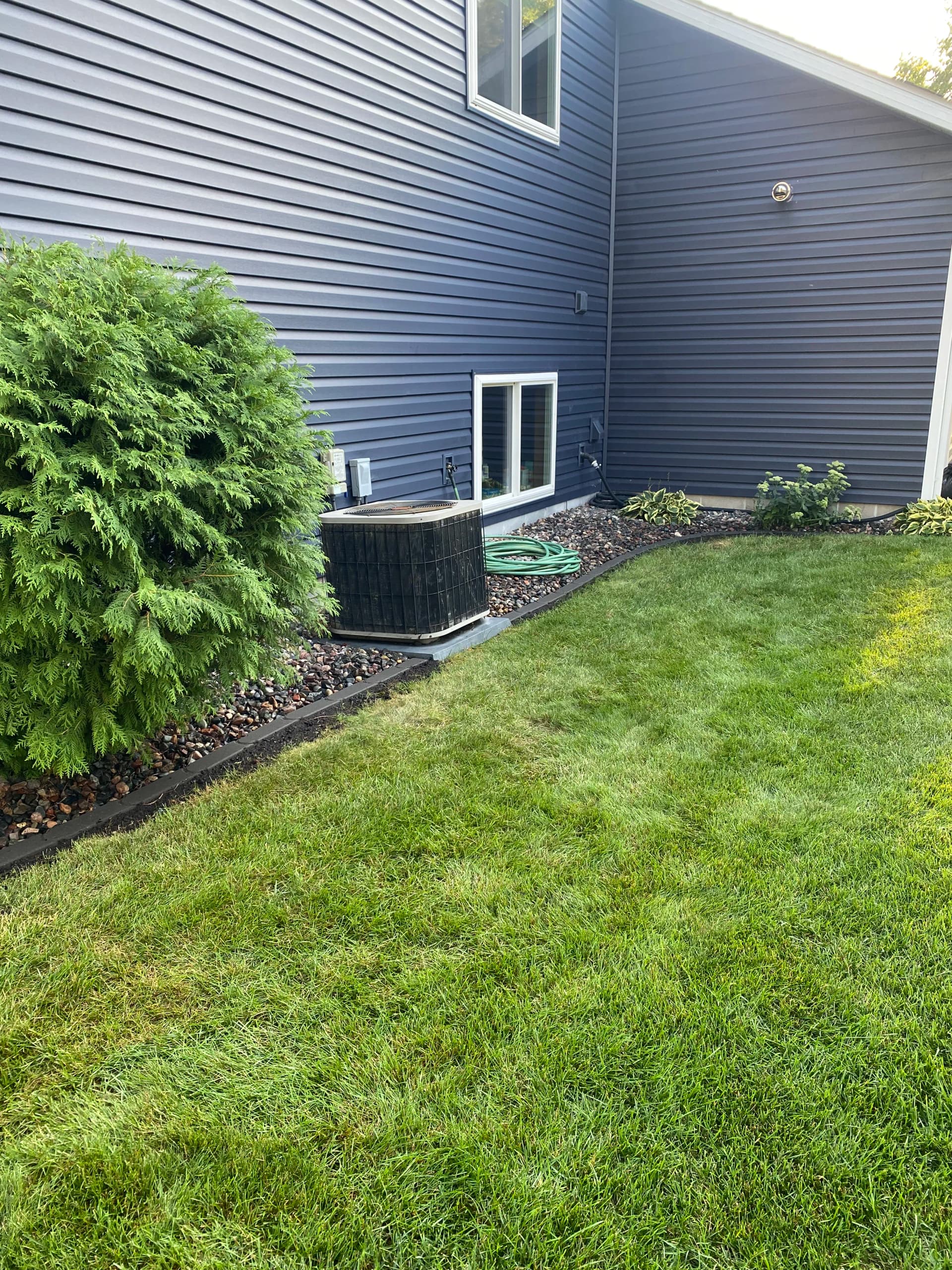 Gallery photos for Landscape Bed Edging Upgrade with Bullet Edgers: Image #3